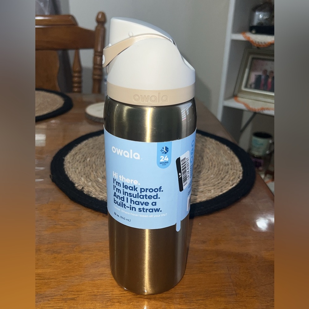 NWT! Owala - Special Edition - 32oz FreeSip - Metallic Gold 🤩⭐️
